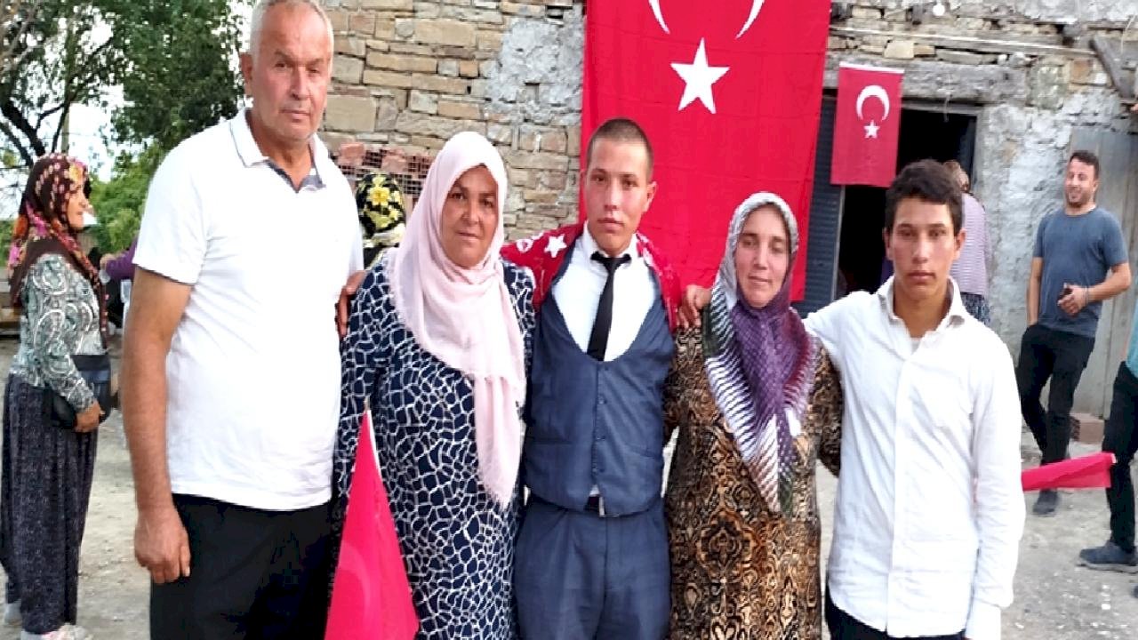 "Sadece garibanlar mı gider askere" diyen gence davul zurnalı uğurlama