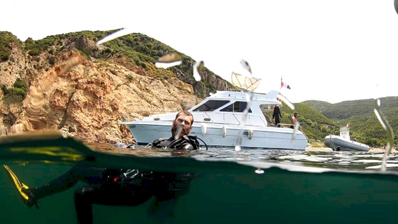Sakarya&#039;da yeni evli genç dalgıç temizlik çalışması için girdiği suda yaşamını yitirdi