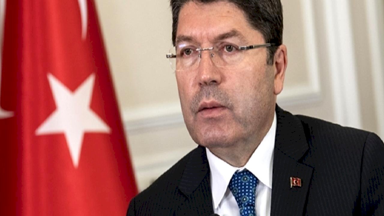 Yılmaz Tunç&#039;tan sahte diploma soruşturmasına ilişkin paylaşım