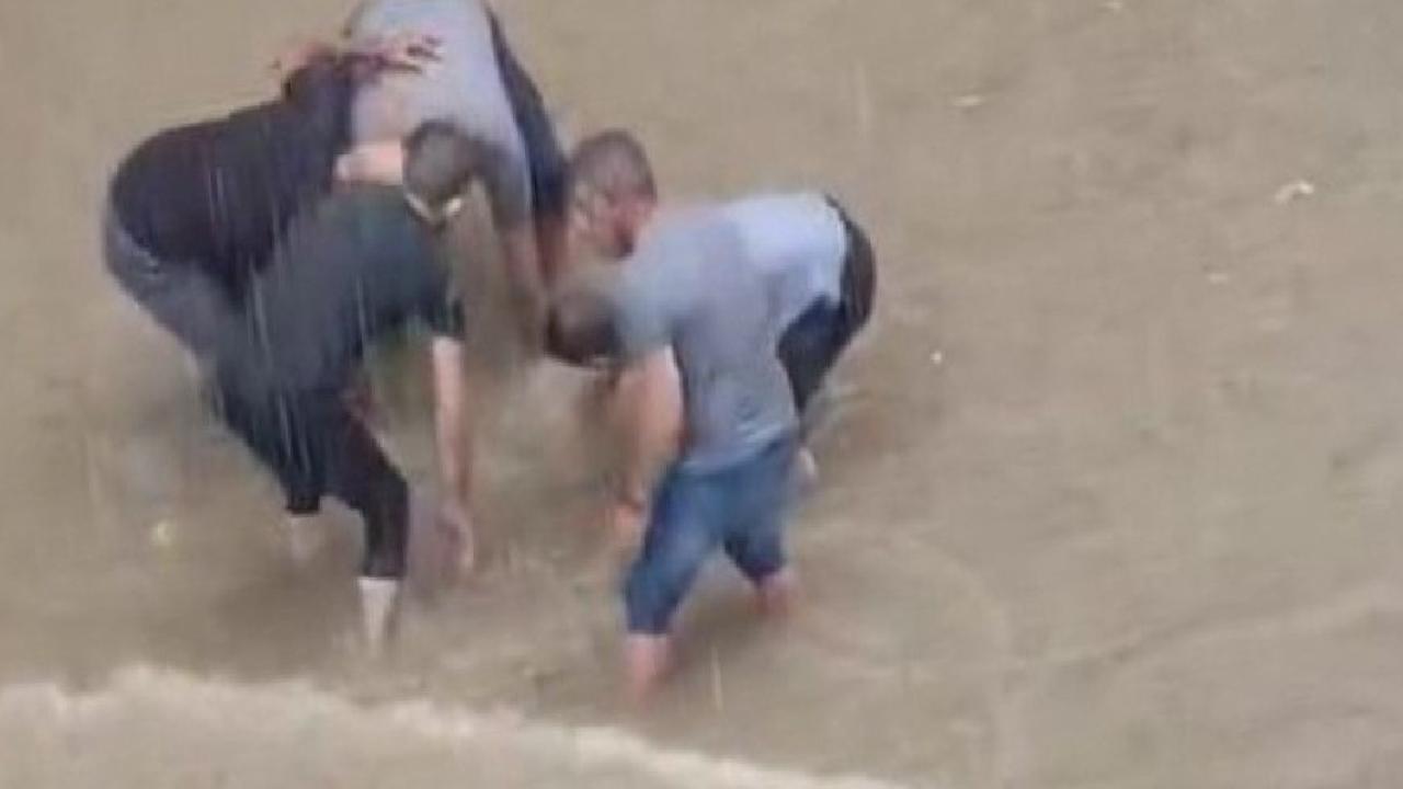 Bursa'da sağanak: Cadde ve sokaklar sular altında kaldı