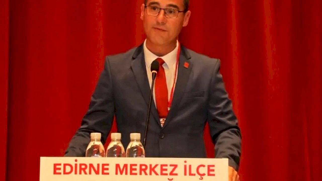 CHP Edirne Merkez İlçe Başkanlığı&#039;nda bayrak Volkan Akgüngör&#039;de