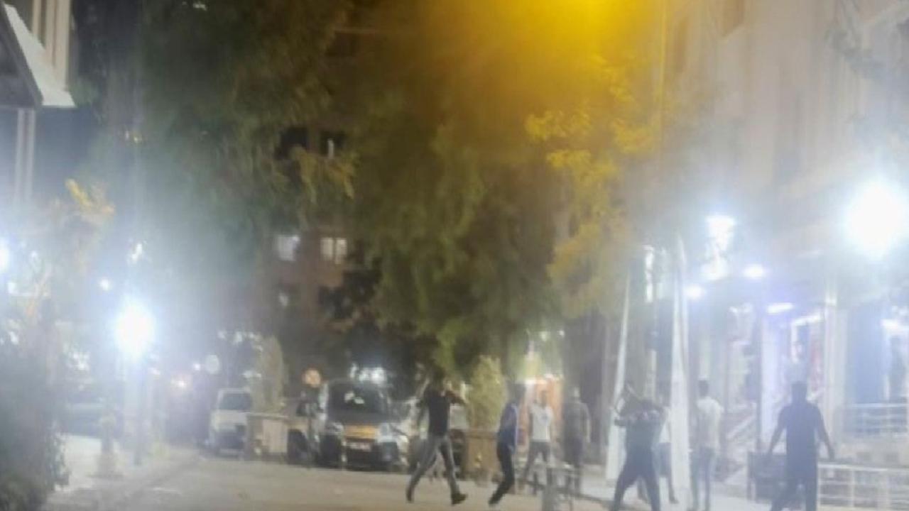 Diyarbakır’da kahvehane önünde kavga: 2 yaralı