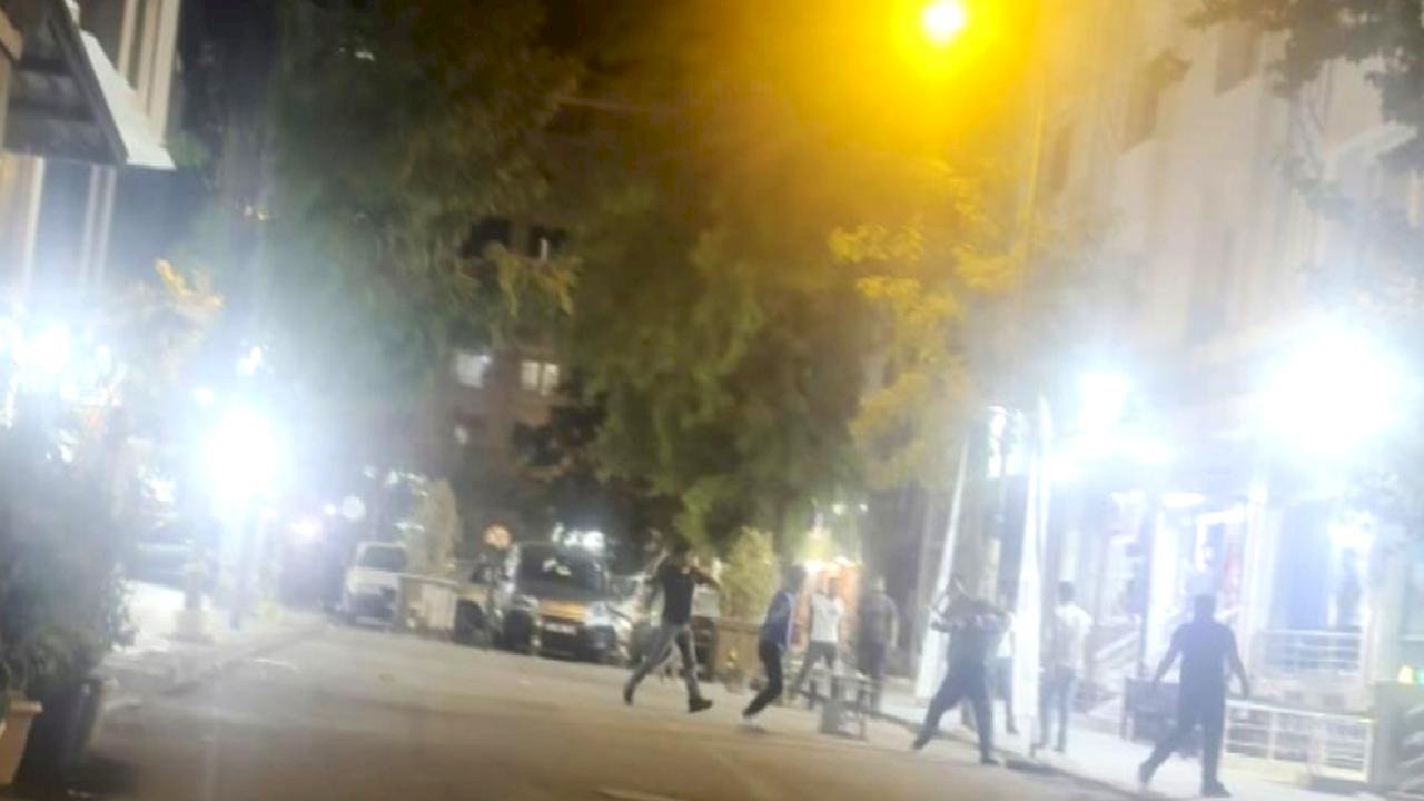 Diyarbakır’da kahvehane önünde kavga: 2 yaralı