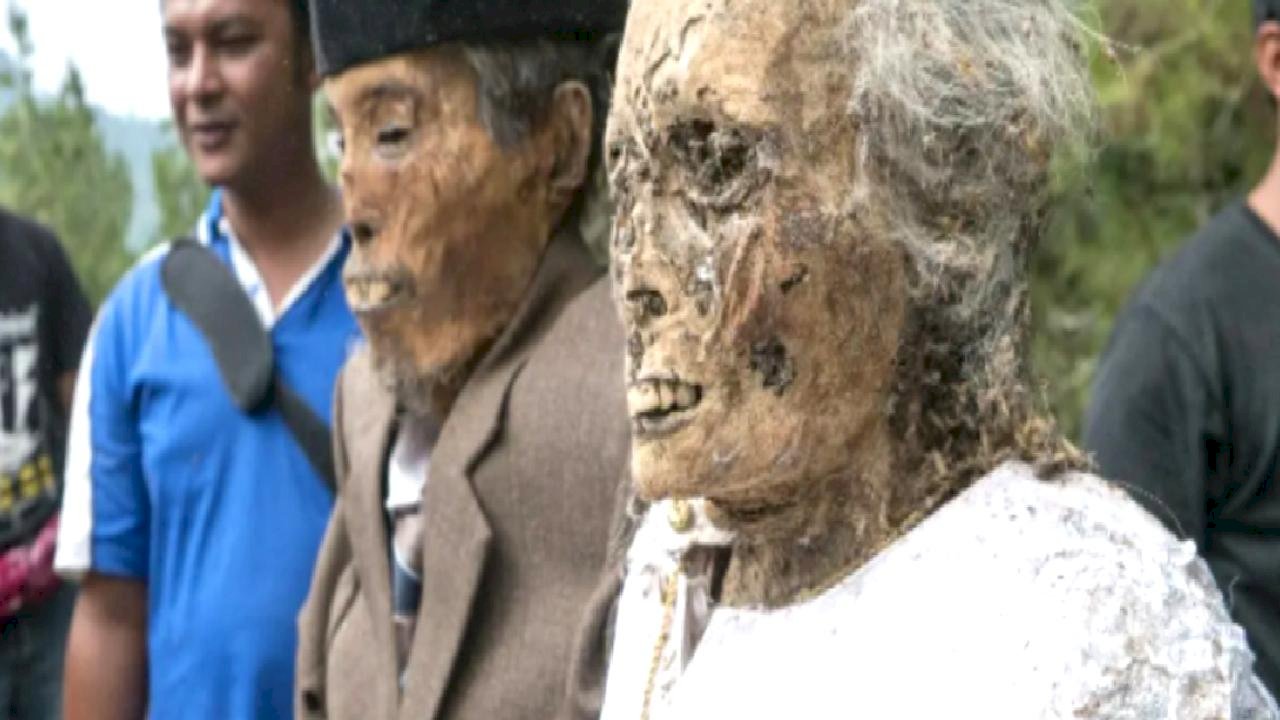 Fantezi tabutlardan, ölü giydirmeye: Dünyanın en ilginç cenaze gelenekleri