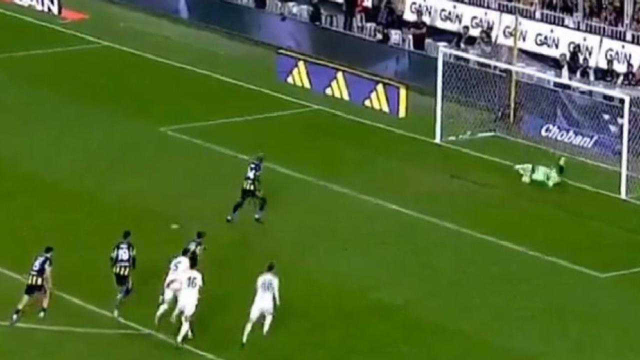 Fenerbahçe'de Anderson Talisca, penaltı kaçırdı