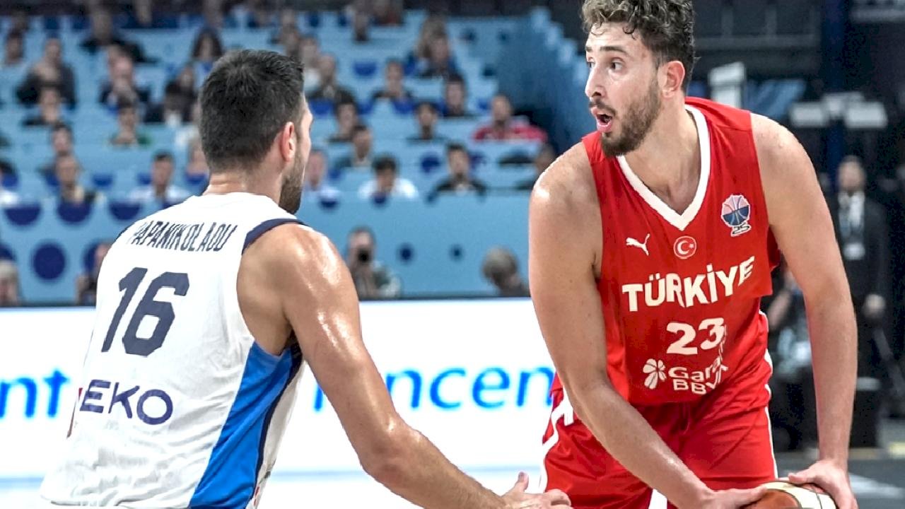 Finaldeyiz! A Milli Erkek Basketbol Takımı, Yunanistan'a fark attı