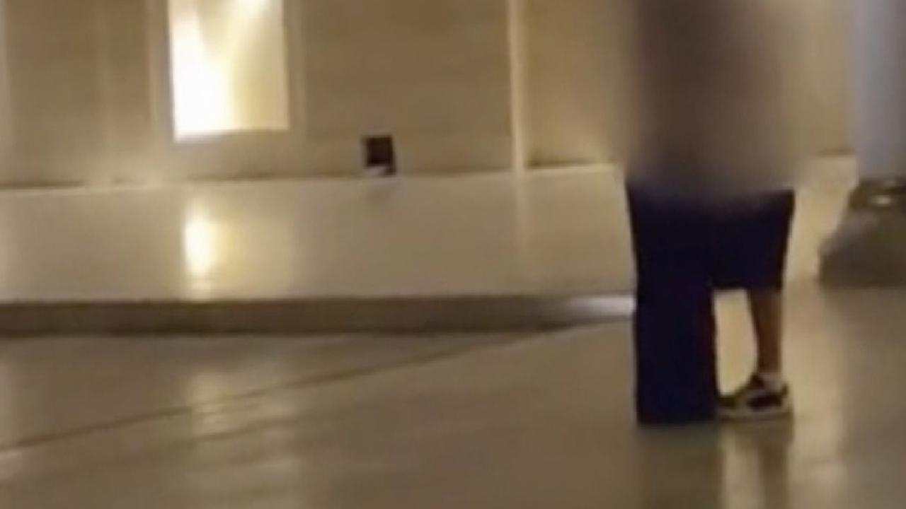 İstanbul'da camide uygunsuz hareketlerde bulunan 2 turist için hapis istemi
