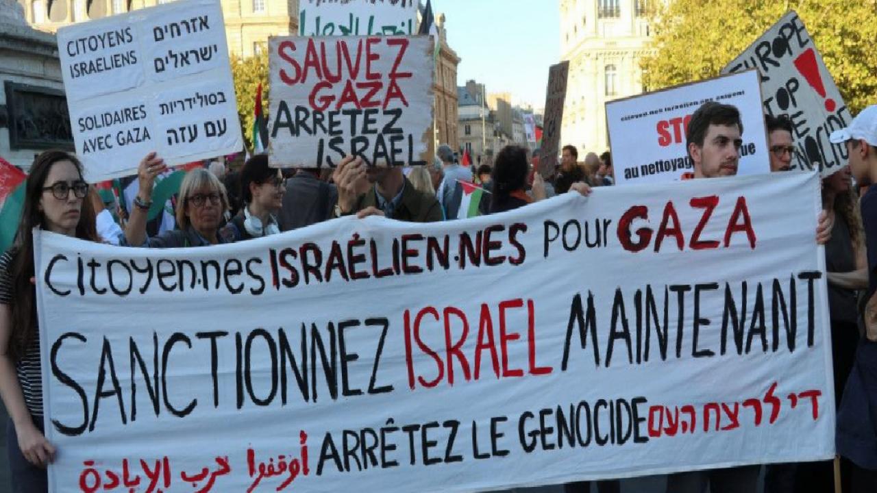 Paris'te binlerce kişi İsrail'in Gazze'ye saldırılarını protesto etti