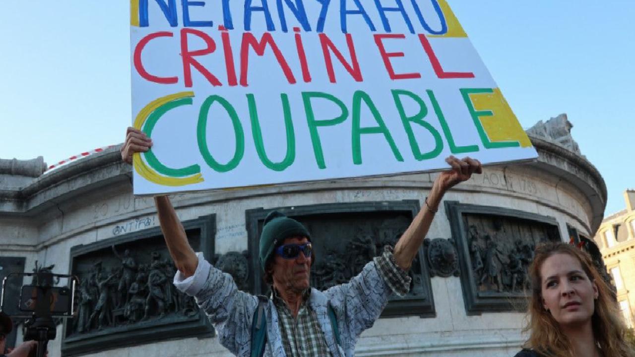 Paris'te binlerce kişi İsrail'in Gazze'ye saldırılarını protesto etti