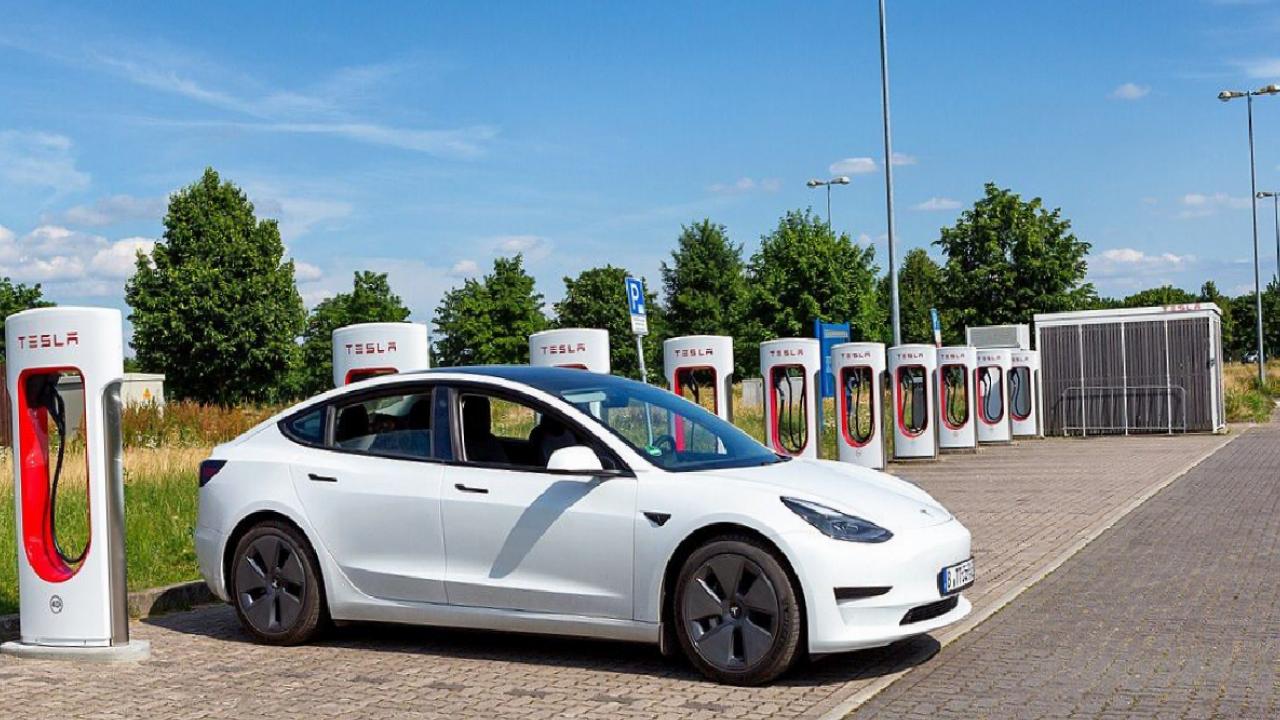 Tesla, SuperCharger ücretlerine bir zam daha yaptı