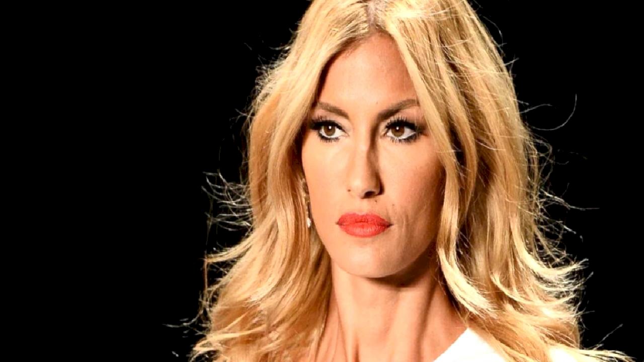 Çağla Şıkel&#039;den gündem olan yeni paylaşım! Yine kahvaltı tabağını gösterdi