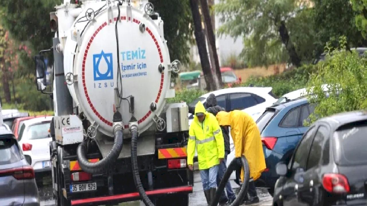 İzmir&#039;de yağış alarmı! Olasılıklara karşı hazırlıklar yapıldı