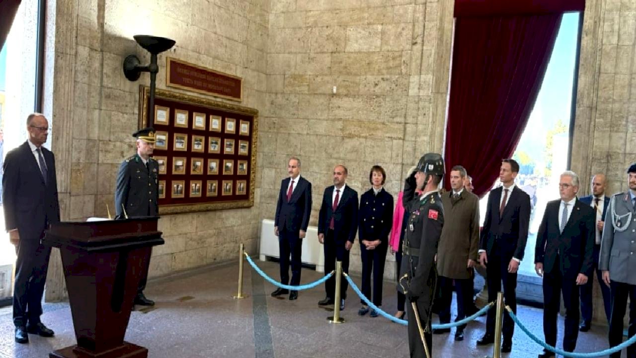 Almanya Başbakanı Merz&#039;den Anıtkabir&#039;e ziyaret