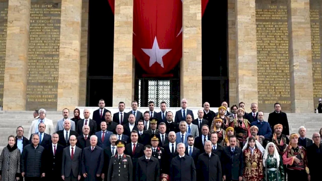 Başkent&#039;ten Ata&#039;ya saygı duruşu