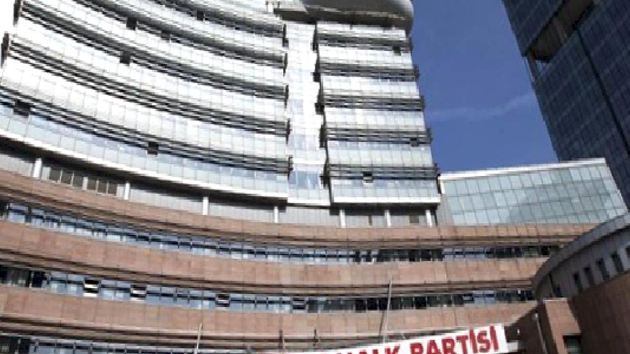 CHP&#039;li Lütfi Savaş ve Delegeler CHP&#039;nin 39. Olağan Kurultayı sürecindeki il kongreleri seçimlerinin iptali için dav açtı