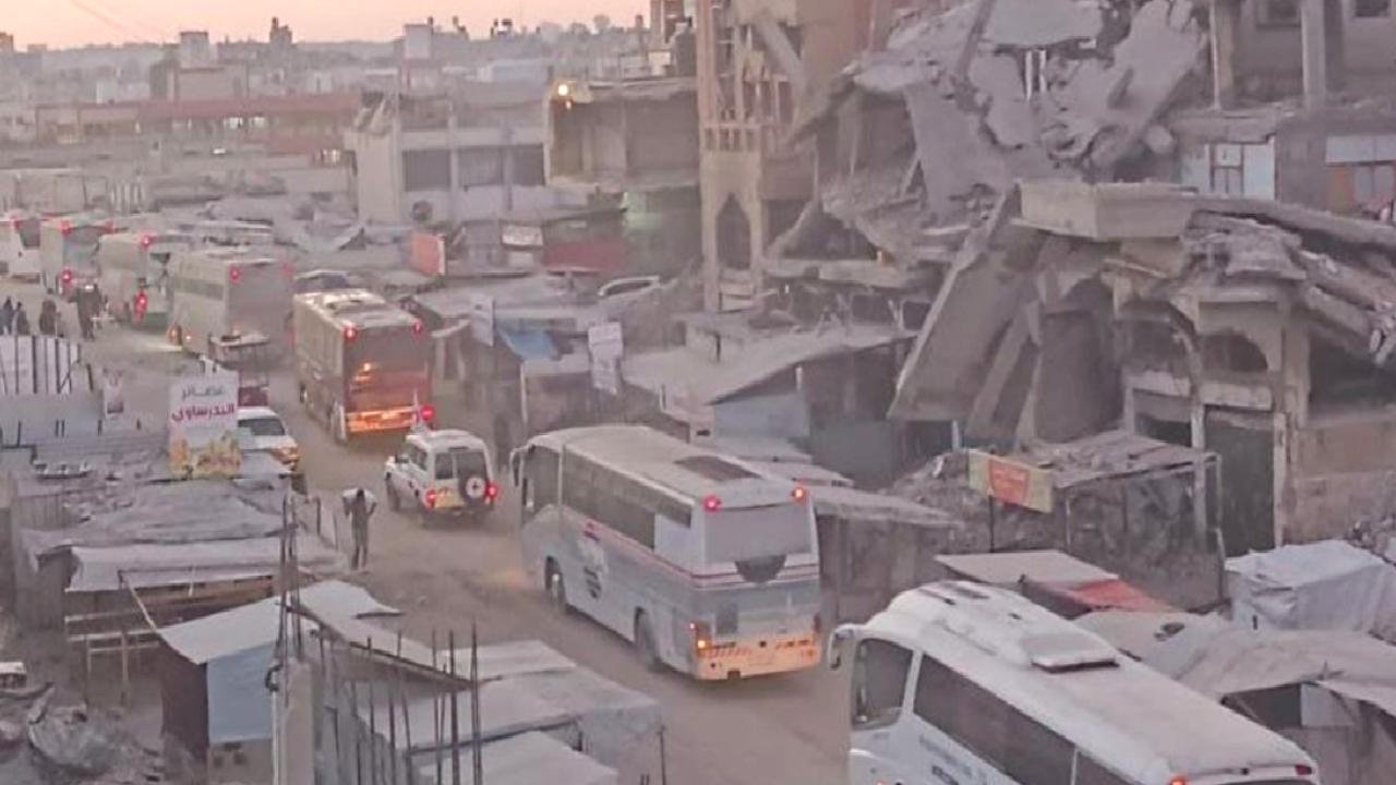 Gazze&#039;de rehine takası: Filistinliler serbest bırakılmak üzere otobüslere bindirildi