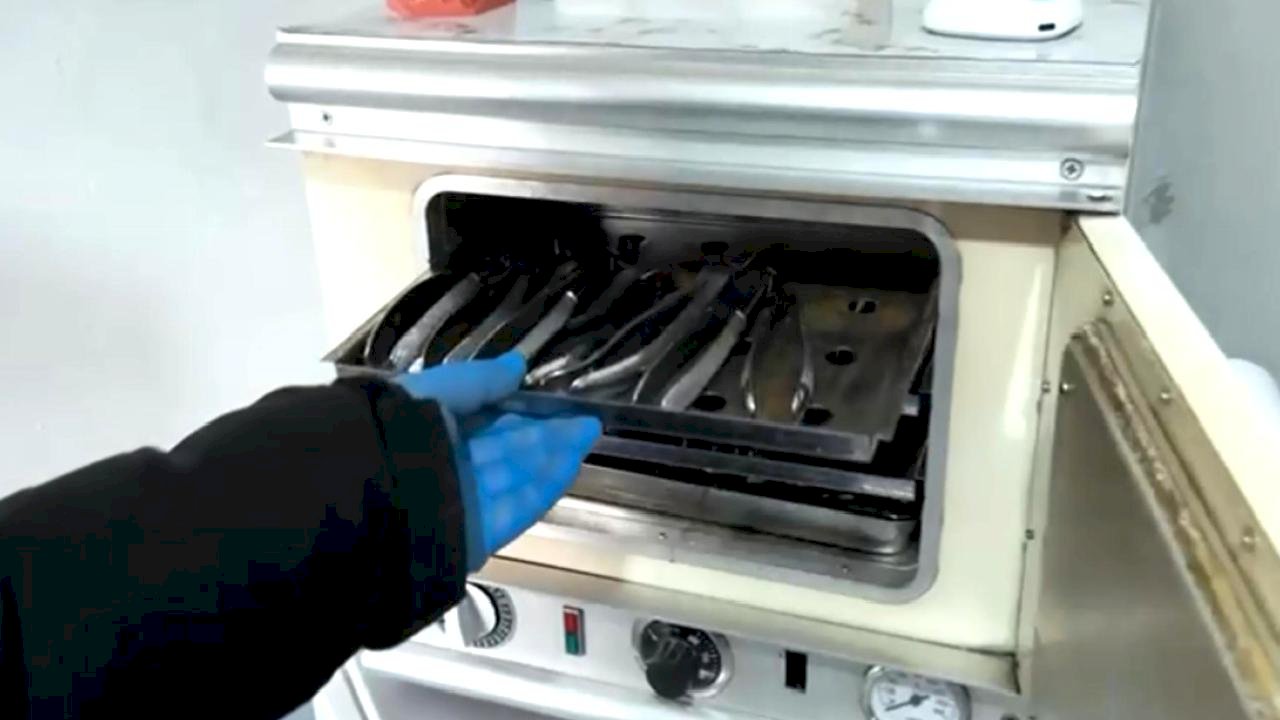 Iğdır&#039;da sahte diş kliniğine operasyon: 21,4 bin dolar ve 65,9 bin lira ele geçirildi