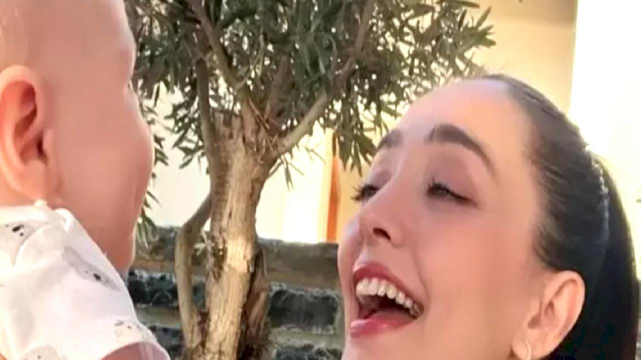 İlk kez anne olan oyuncu Zeynep Tuğçe Bayat minik oğlu Atlas'ın son halini paylaştı
