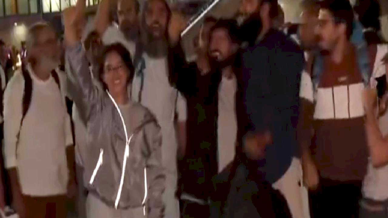 İsrail&#039;in alıoyduğu 14 Türk aktivist daha İstanbul Havalimanı&#039;na indi