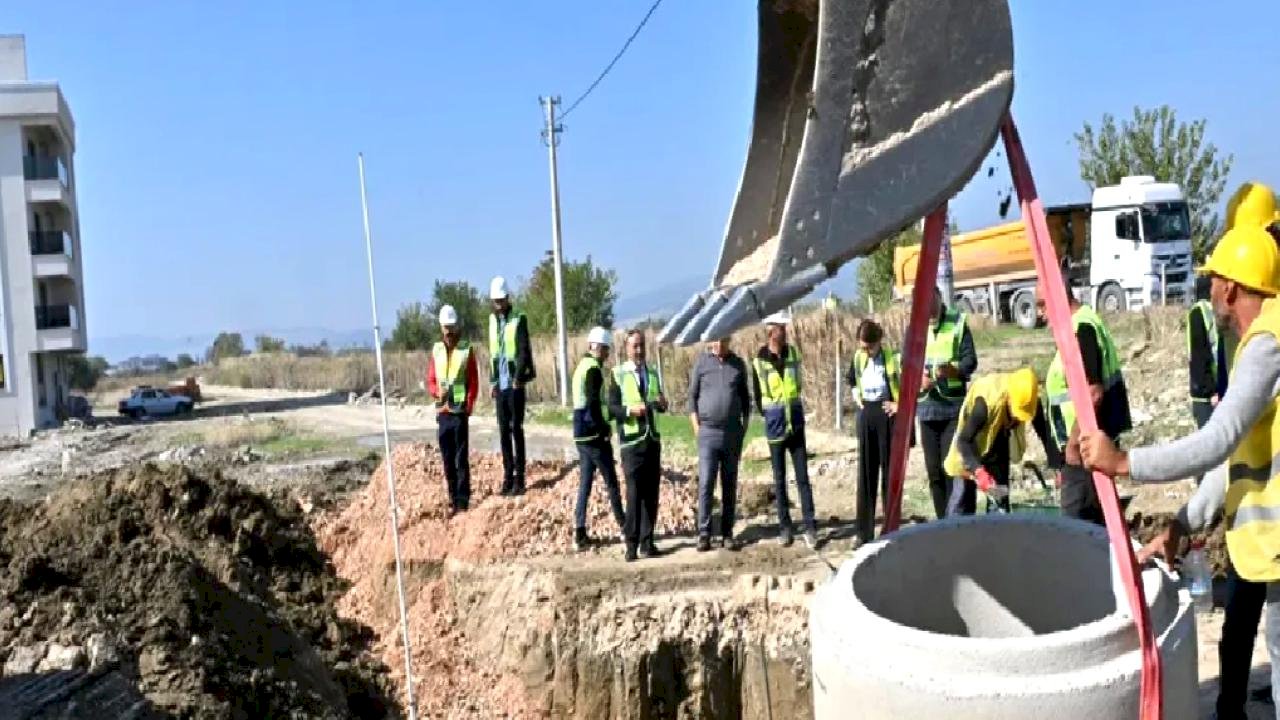 Manisa&#039;da Muradiye&#039;nin altyapısına ilk kepçe