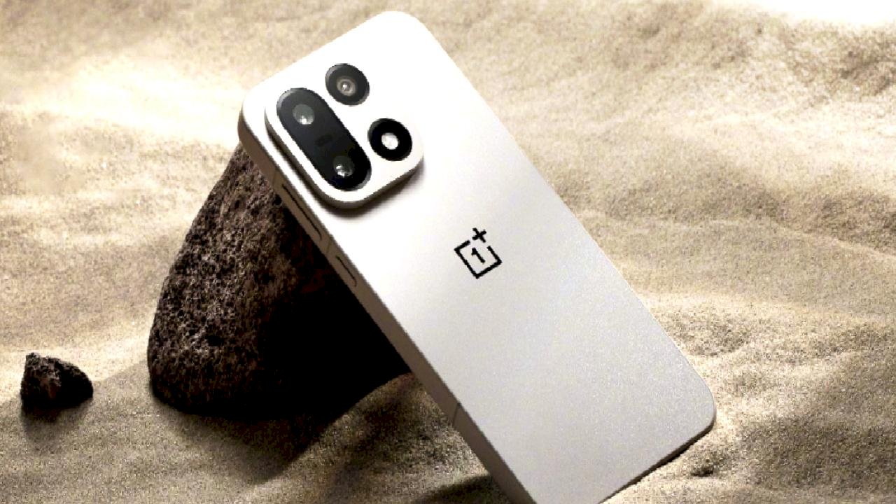 OnePlus 15, dünyanın ilk 165Hz OLED ekranına sahip telefonu olacak