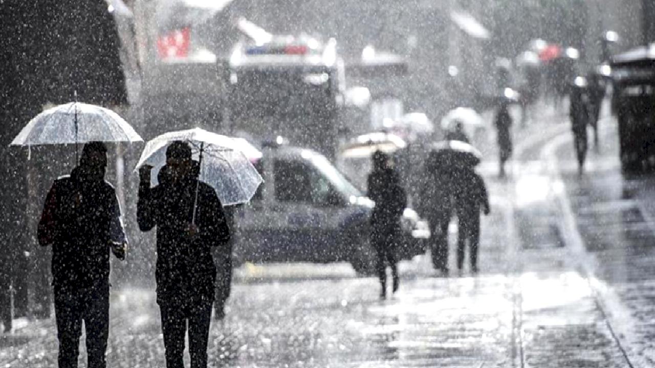 Türkiye&#039;yi yağışlı günler bekliyor: Hava sıcaklığı hissedilir derecede düşüyor