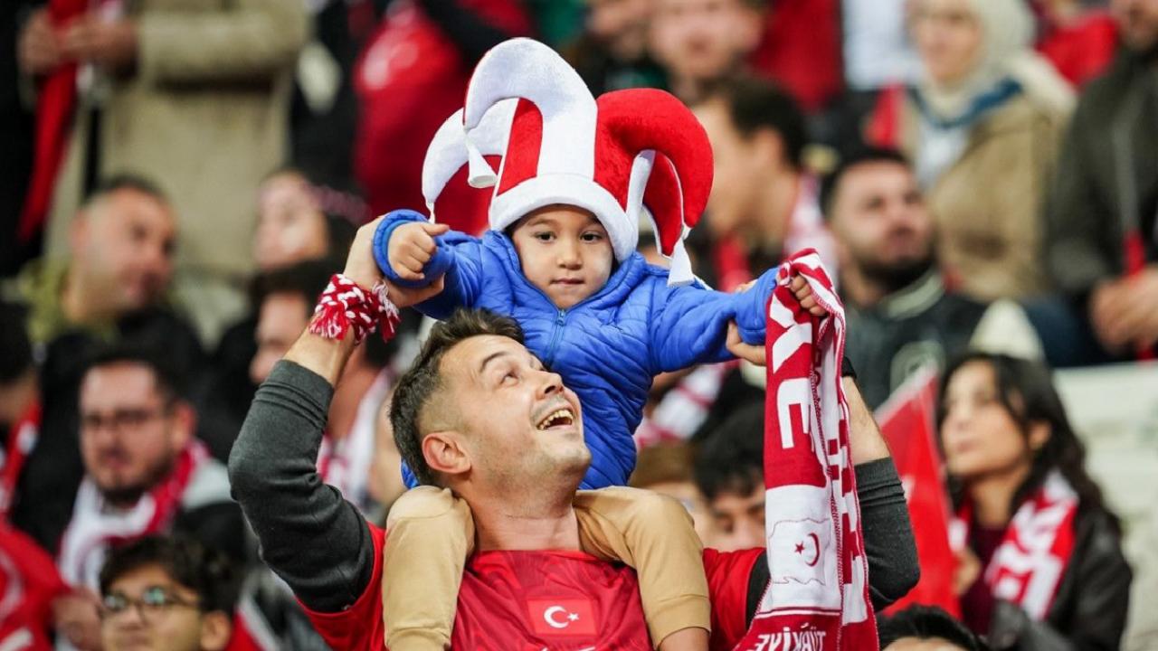 A Milli Futbol Takımı'na Bursa'da büyük destek