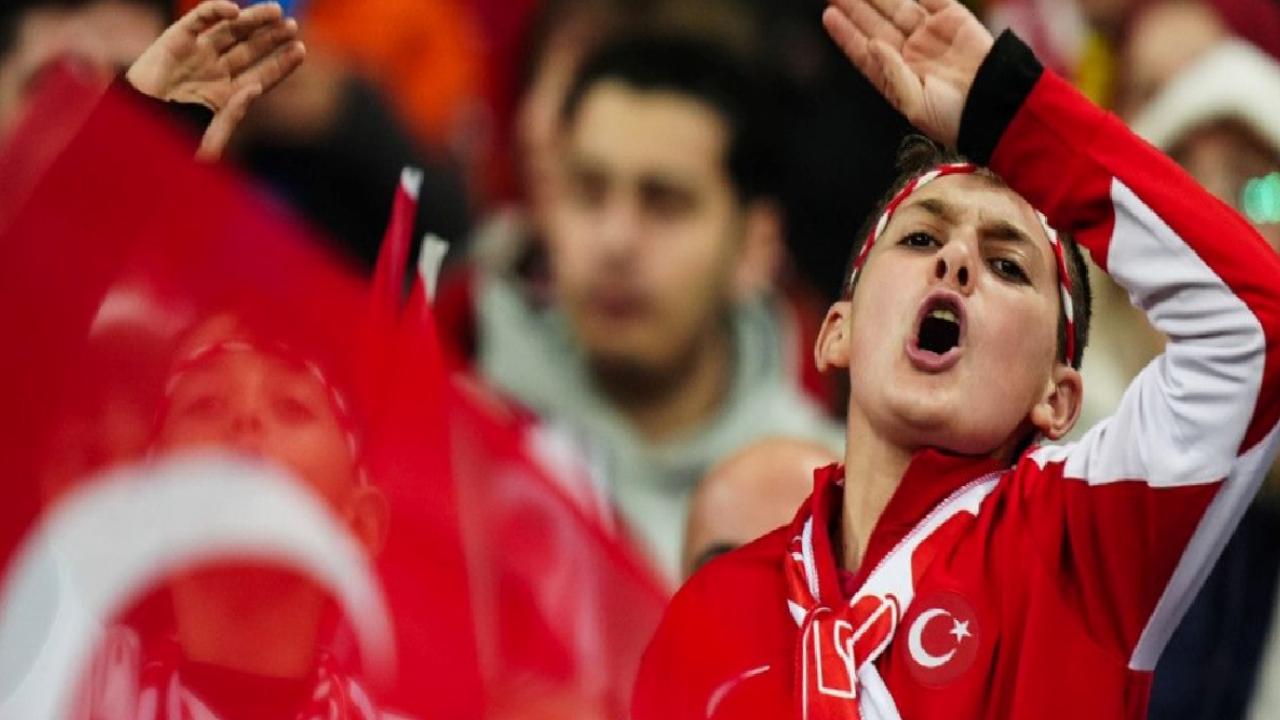 A Milli Futbol Takımı'na Bursa'da büyük destek