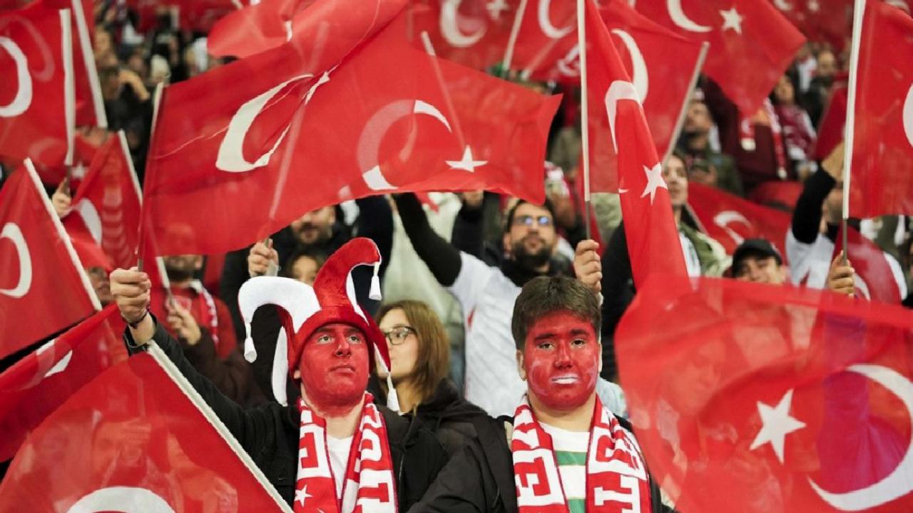 A Milli Futbol Takımı'na Bursa'da büyük destek