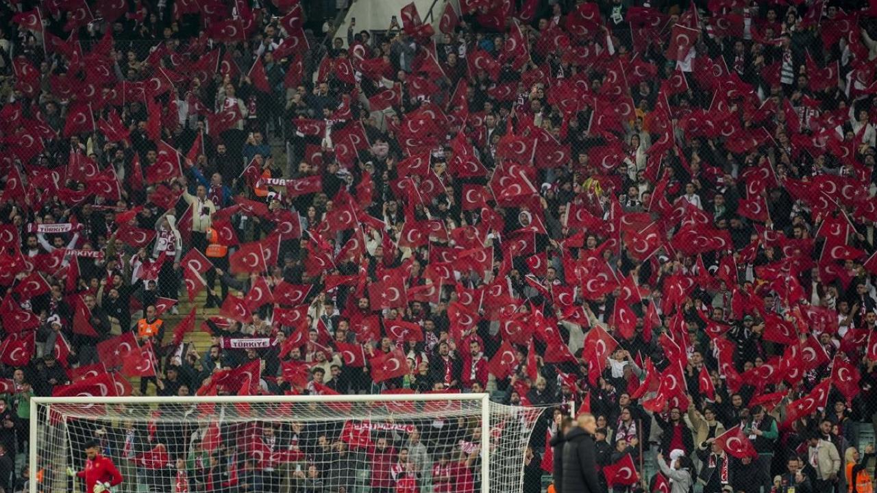 A Milli Futbol Takımı'na Bursa'da büyük destek