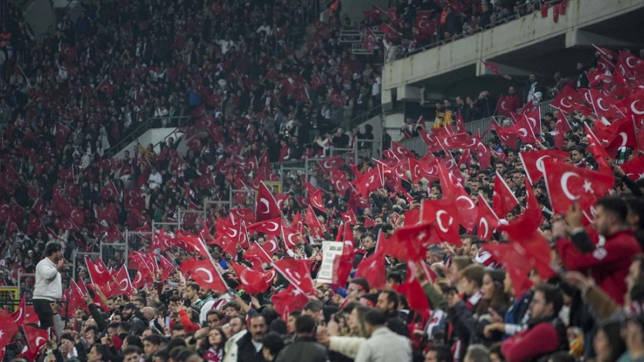 A Milli Futbol Takımı'na Bursa'da büyük destek