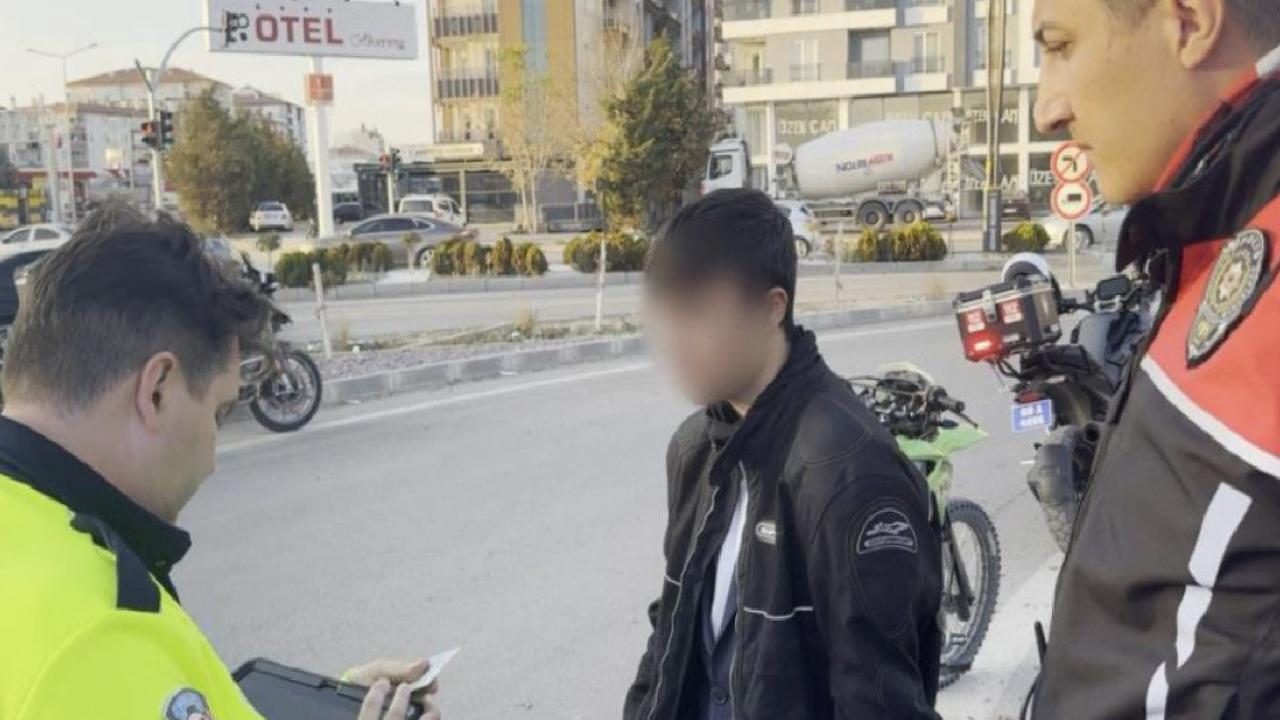 Aksaray'da polisten kaçan 15 yaşındaki motosiklet sürücüsü cezayı yedi