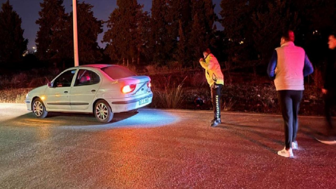 Antalya'da motosikletiyle otomobile arkadan çarptı: Kırılan dişlerini telefon ışığıyla aradılar