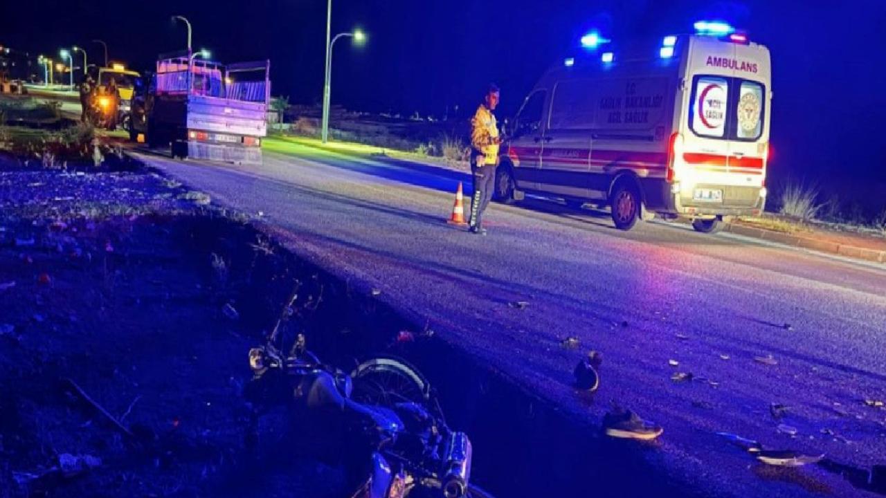 Antalya'da motosikletiyle otomobile arkadan çarptı: Kırılan dişlerini telefon ışığıyla aradılar