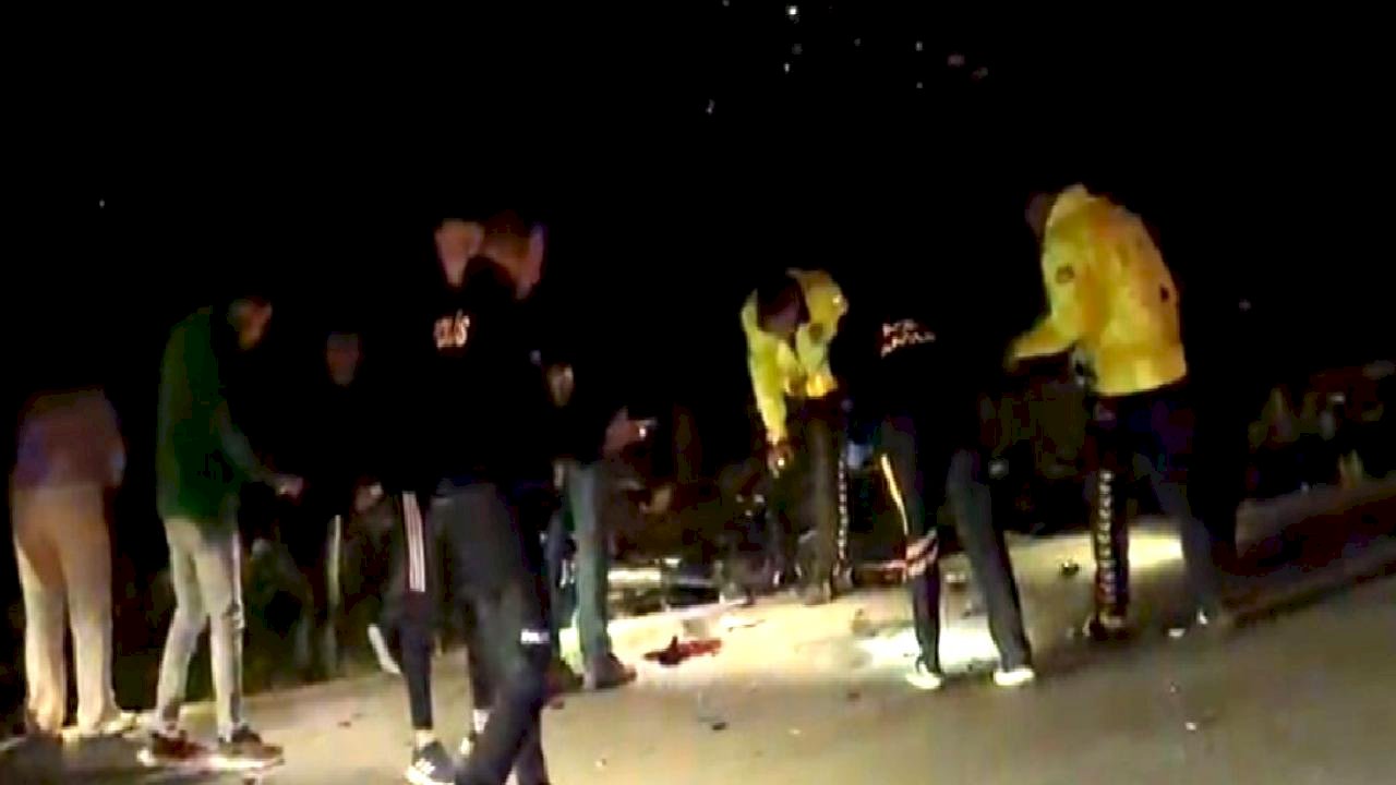 Antalya'da motosikletiyle otomobile arkadan çarptı: Kırılan dişlerini telefon ışığıyla aradılar