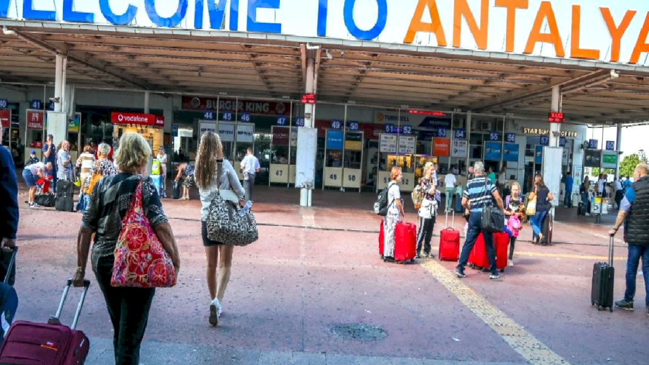 Antalya'ya tatile gelen İngiliz ve Polonyalı turist sayısı arttı