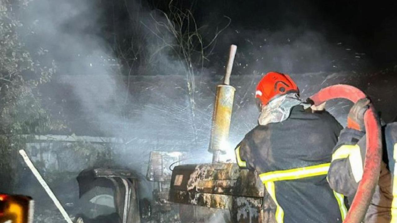 Bartın'da yıldırım düşen bölgedeki 2 araç yandı