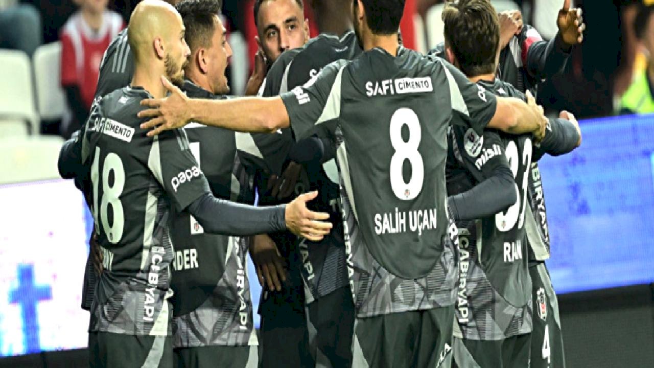 Beşiktaş'ta 4 ayrılık ve 4 transfer kararı