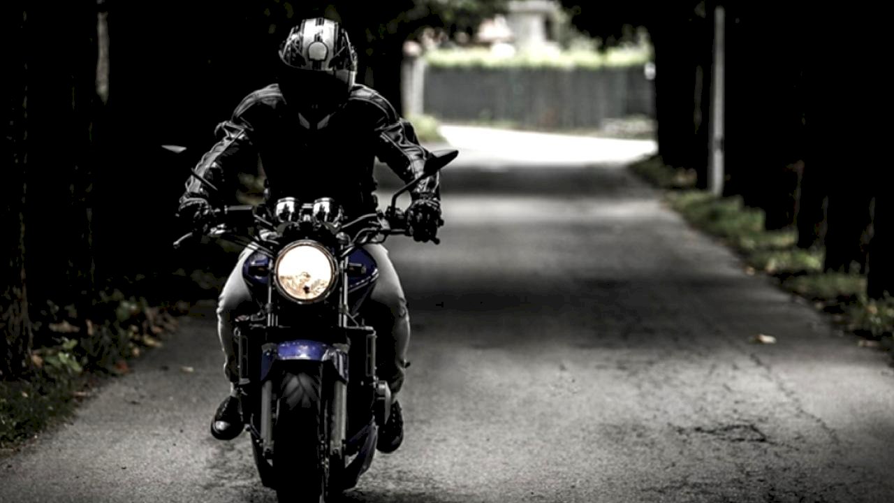 Bisiklet, motosiklet, traktör kullananlara eldiven ve koruma gözlüğü zorunluluğu