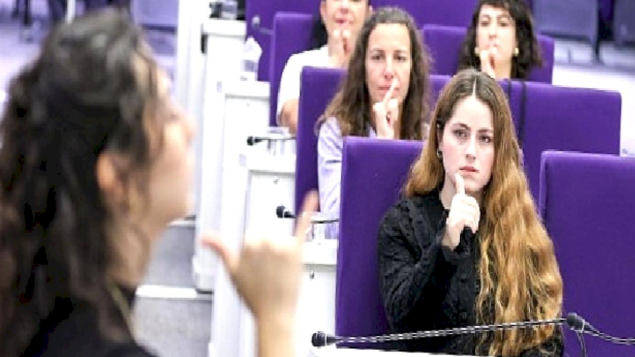 Buca Belediyesi'nden engelsiz hizmet için önemli adım; Belediye personeline işaret dili eğitimi