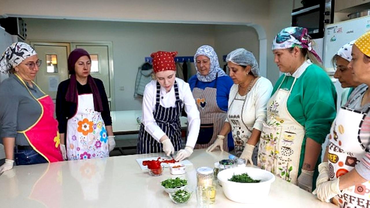 Bucalı Kadınlar Evka-1 Semt Evi&#039;nde Dünya Mutfağıyla Buluşuyor