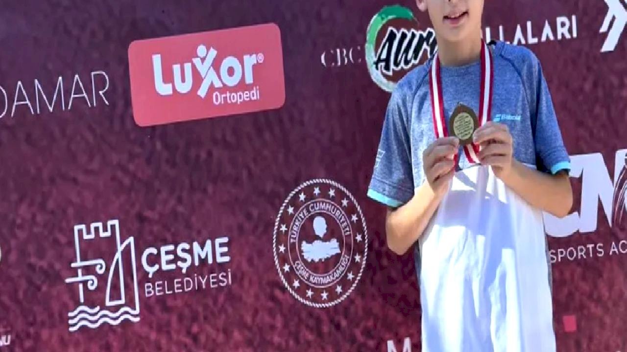 Bursa Büyükşehir Belediyesporlu tenisçilerden 2 şampiyonluk