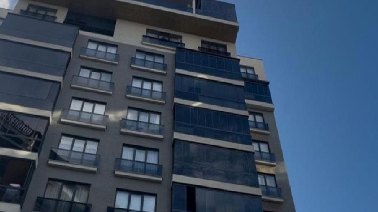 Bursa'da hava almak için çıktığı pencereden düşen kişi öldü