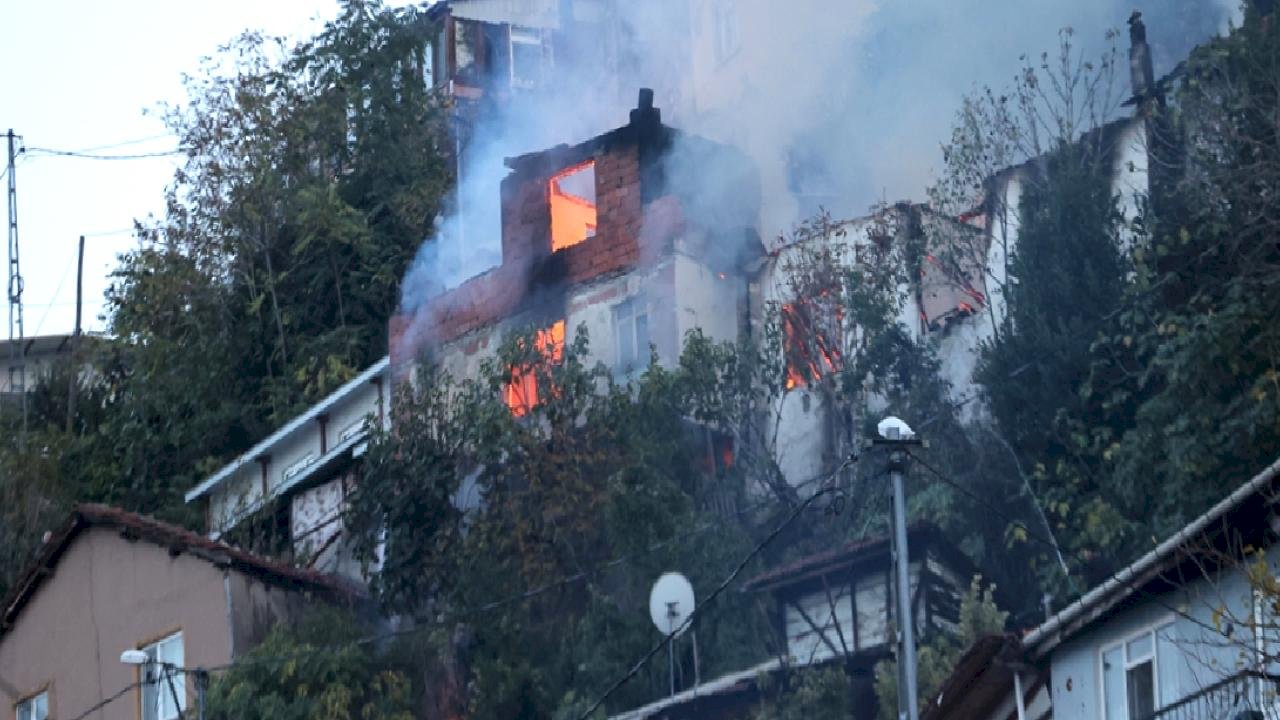 Bursa'da yanan evde 1 kişinin cesedi bulundu