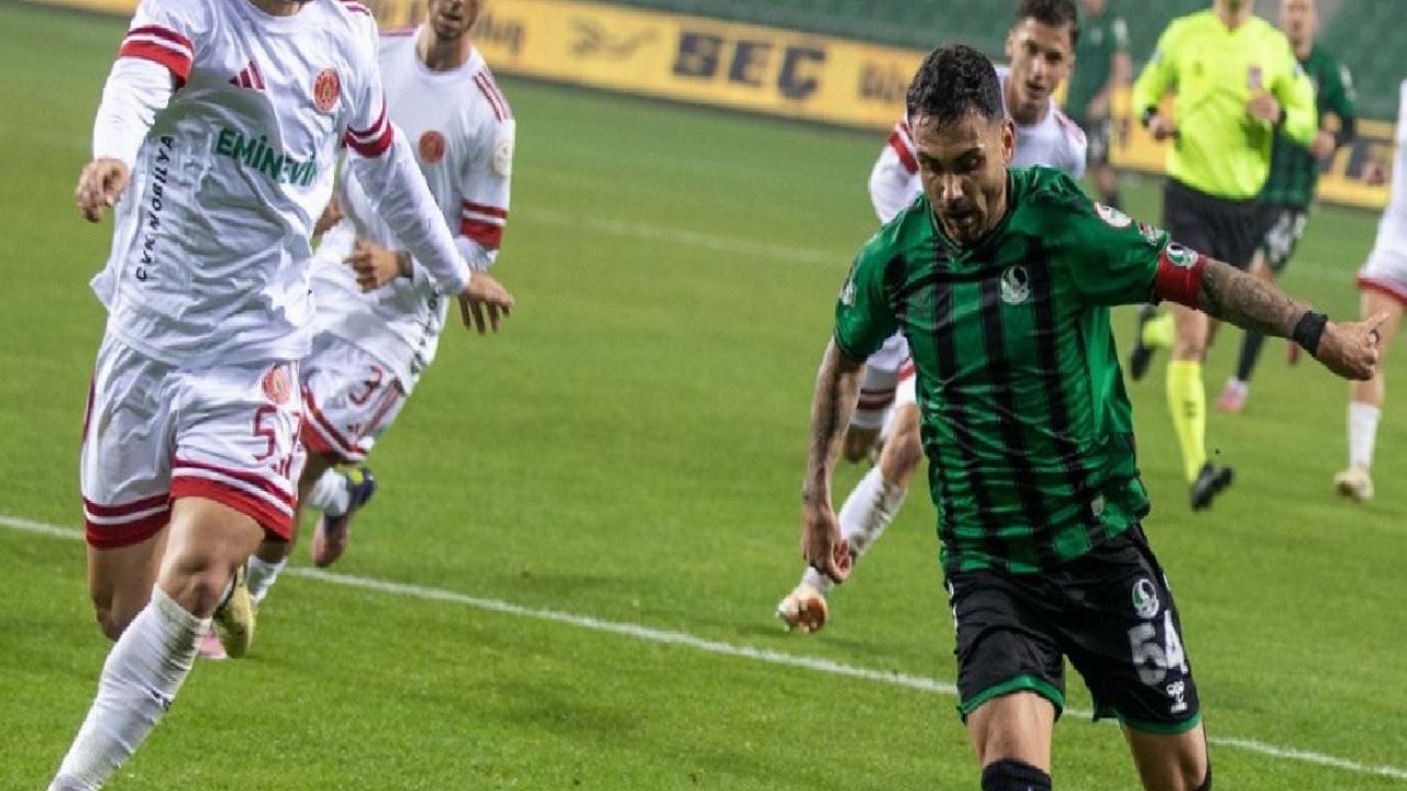 Caner Erkin, Sakaryaspor'daki 8. maçında 3. kırmızı kartını gördü