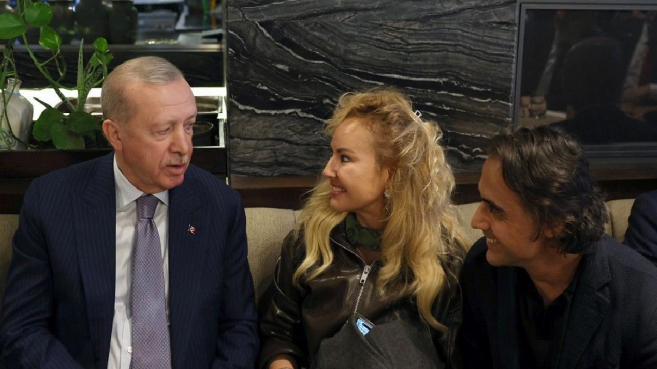 Cumhurbaşkanı Erdoğan kafede vatandaşlarla sohbet etti