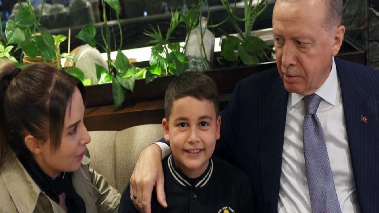 Cumhurbaşkanı Erdoğan kafede vatandaşlarla sohbet etti