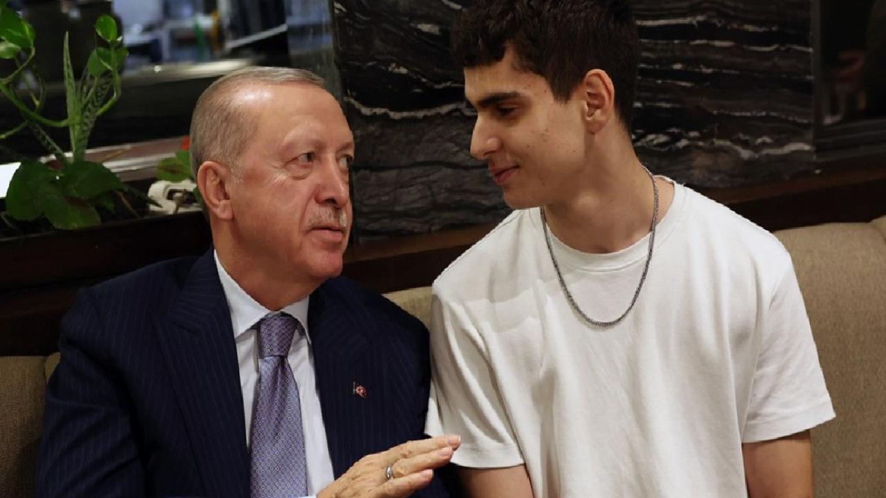 Cumhurbaşkanı Erdoğan kafede vatandaşlarla sohbet etti