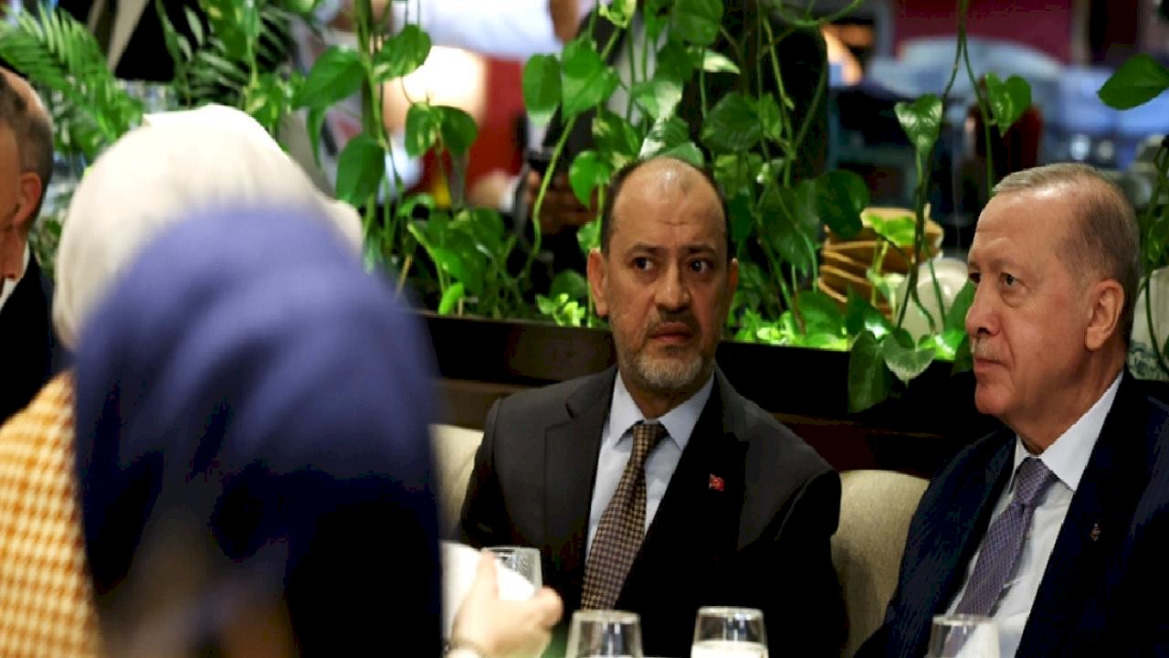 Cumhurbaşkanı Erdoğan kafede vatandaşlarla sohbet etti