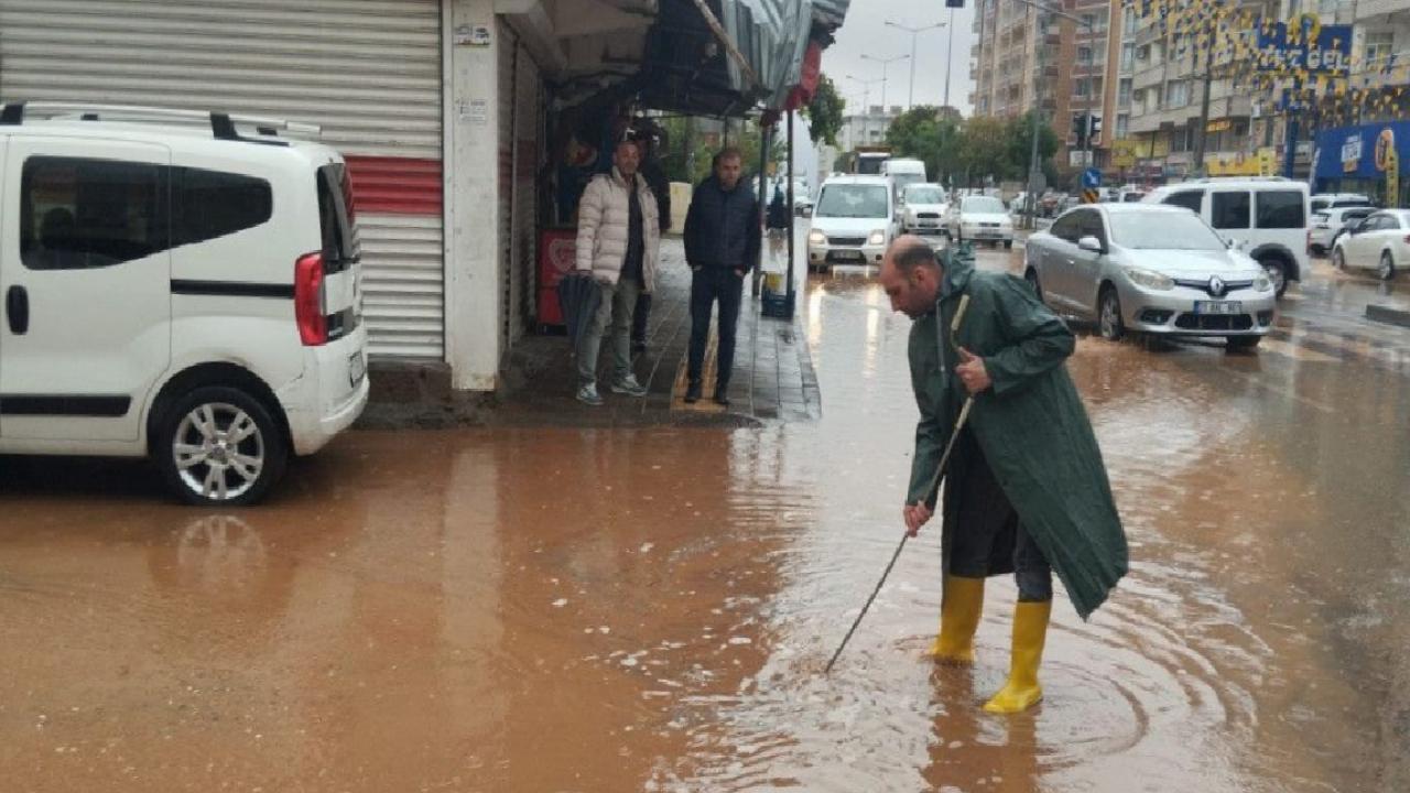 Diyarbakır'da yoğun yağış: Yolları su bastı